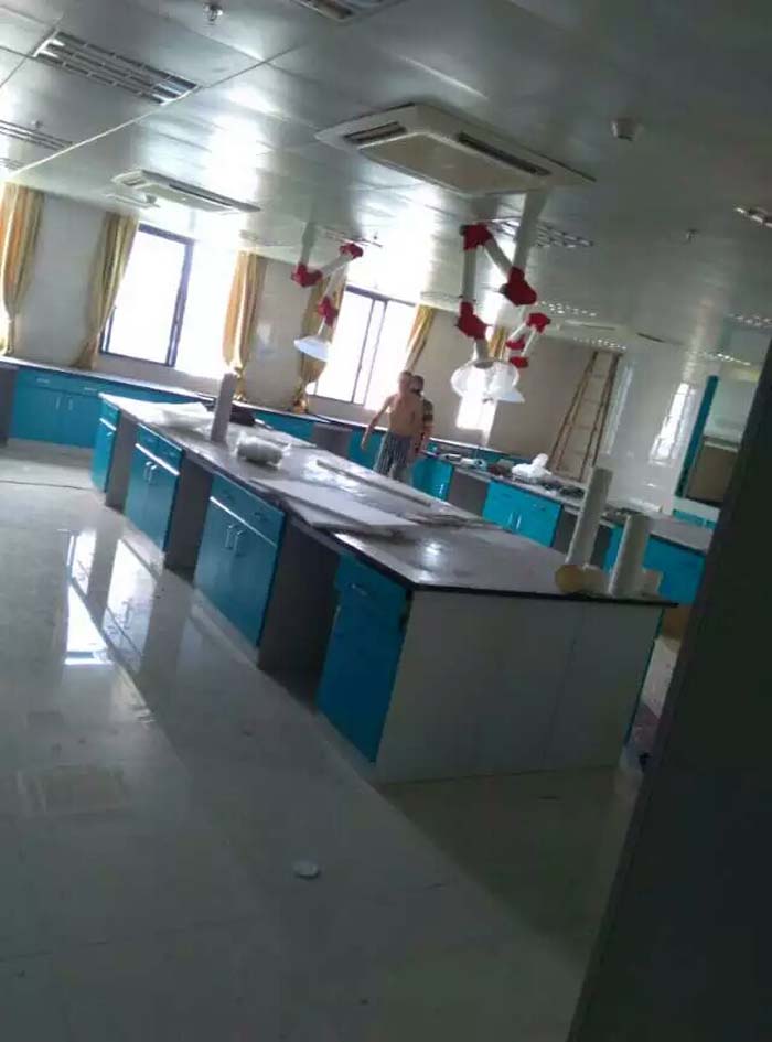 實驗臺應(yīng)安裝在穩(wěn)固的支撐結(jié)構(gòu)上,確保實驗臺在使用過程中的穩(wěn)定性。 實驗臺應(yīng)安裝在穩(wěn)固的支撐結(jié)構(gòu)上,確保實驗臺在使用過程中的穩(wěn)定性。