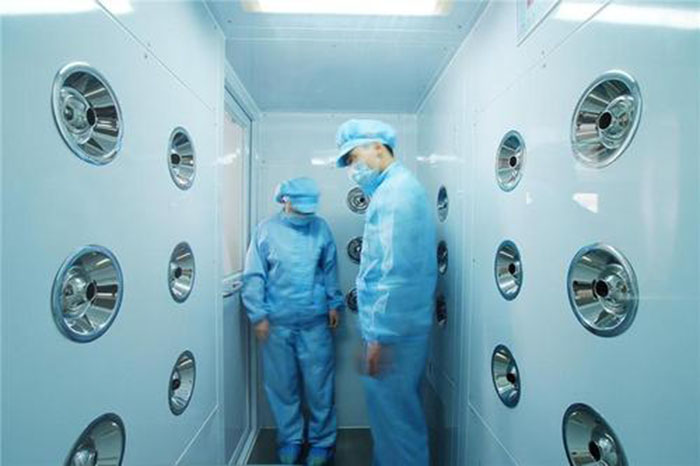 啟動風淋室按下啟動按鈕，風淋室開始工作，風機啟動，過濾器開始過濾空氣。