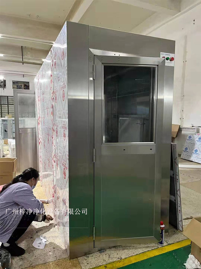 風淋室可能會遇到各種問題,影響風淋室正常運作和潔凈室的整體環境。 風淋室可能會遇到各種問題,影響風淋室正常運作和潔凈室的整體環境。