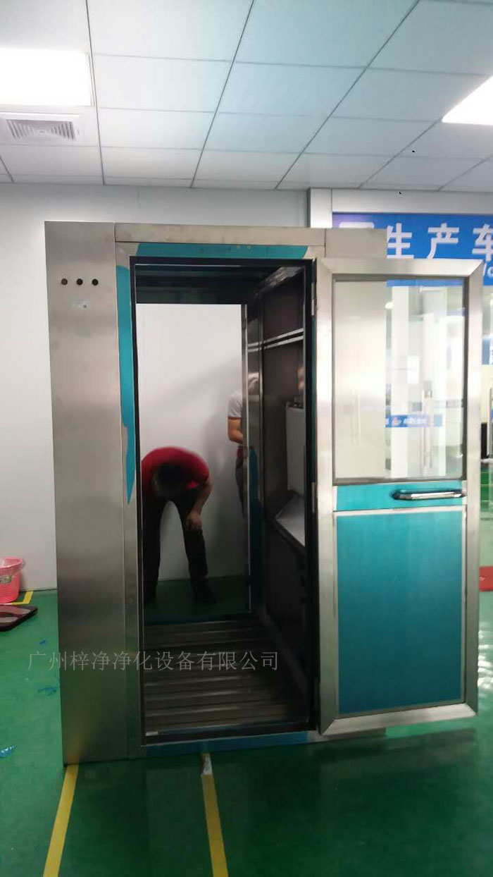 風(fēng)淋室正常運行對于保障潔凈度至關(guān)重要 風(fēng)淋室正常運行對于保障潔凈度至關(guān)重要