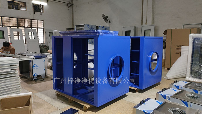 空氣過濾箱內部結構裝的初效空氣過濾器，高效空氣過濾器，風機。