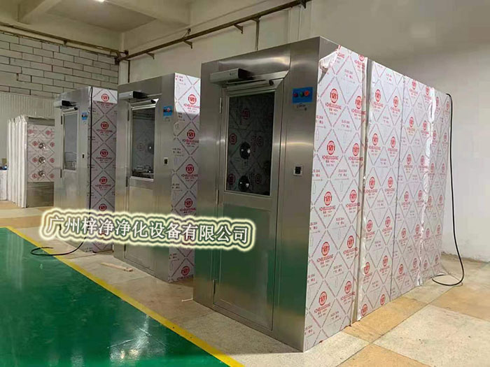 定期對(duì)風(fēng)淋室的功能進(jìn)行測試，包括風(fēng)速、過濾效率等，確保風(fēng)淋室正常運(yùn)行。